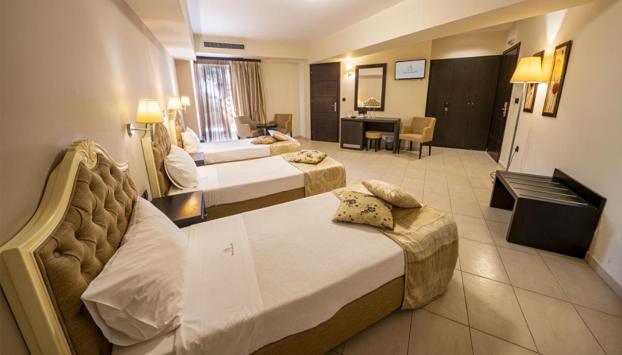 Amalias Hotel Курута Экстерьер фото