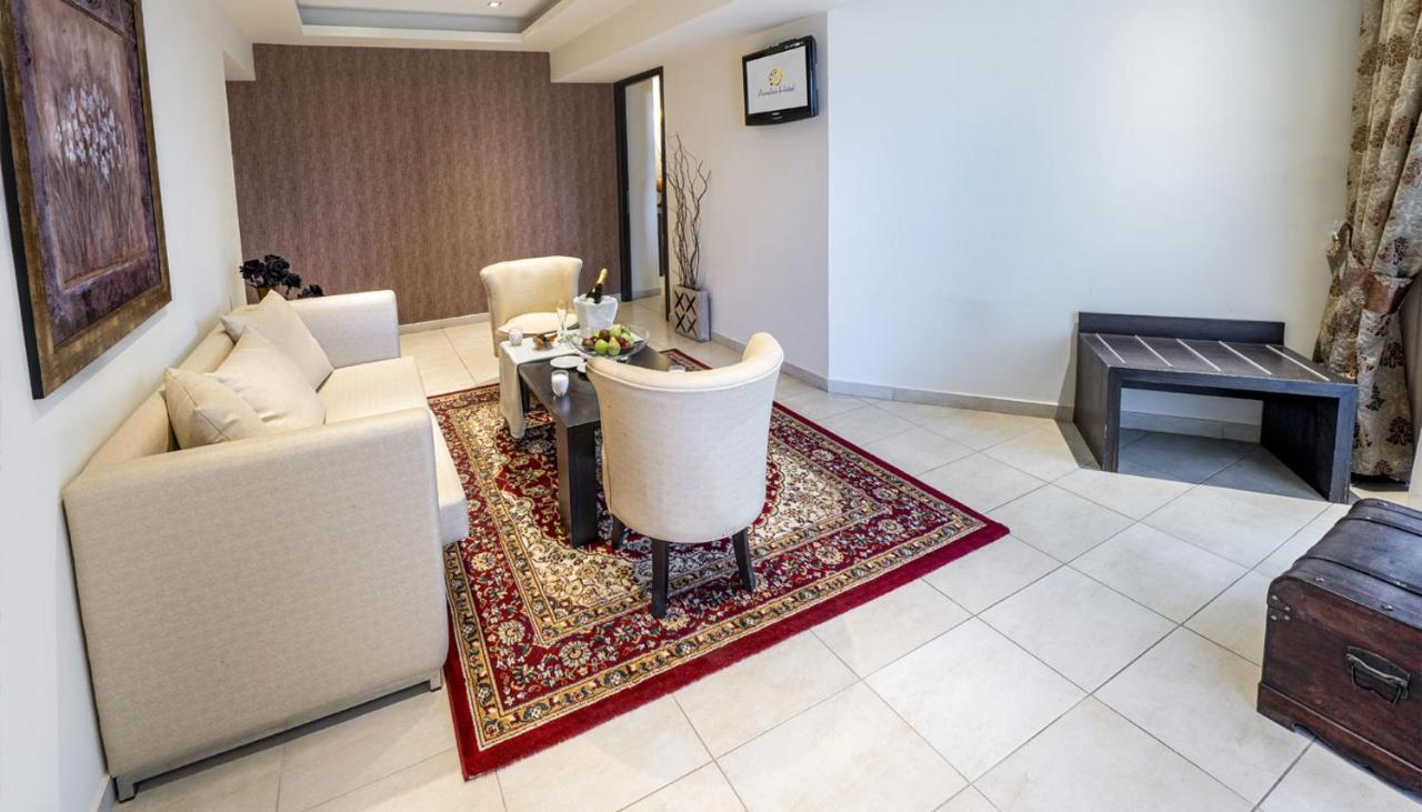 Amalias Hotel Курута Экстерьер фото